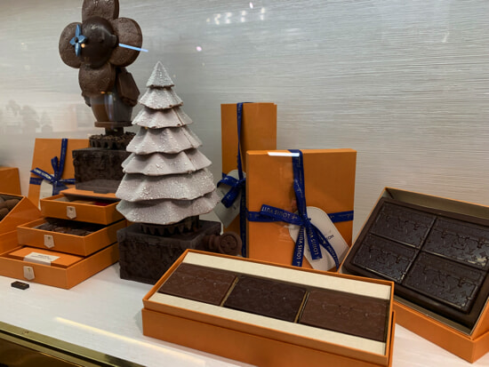 LOUIS VUITTON - ラスト１枚　２月８日まで【日本未入荷】ルイヴィトン　カフェ　ダミエ　ミルクチョコ 4000円でルイ・ヴィトンが買える！？】ダミエ柄のタブレット